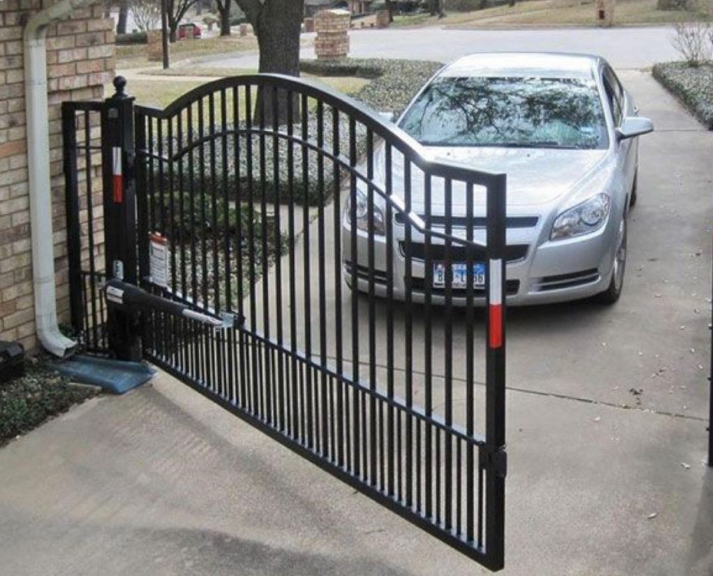 Custom simple Atlanta driveway gate installed on a single side